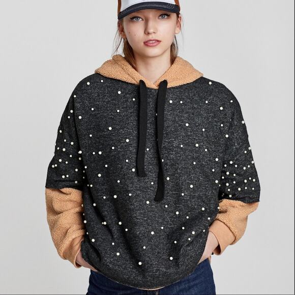 Zara Women's Soft Touch Faux Pearl Short Sleeve Sweater Size Small‎ - Picture 1 of 5